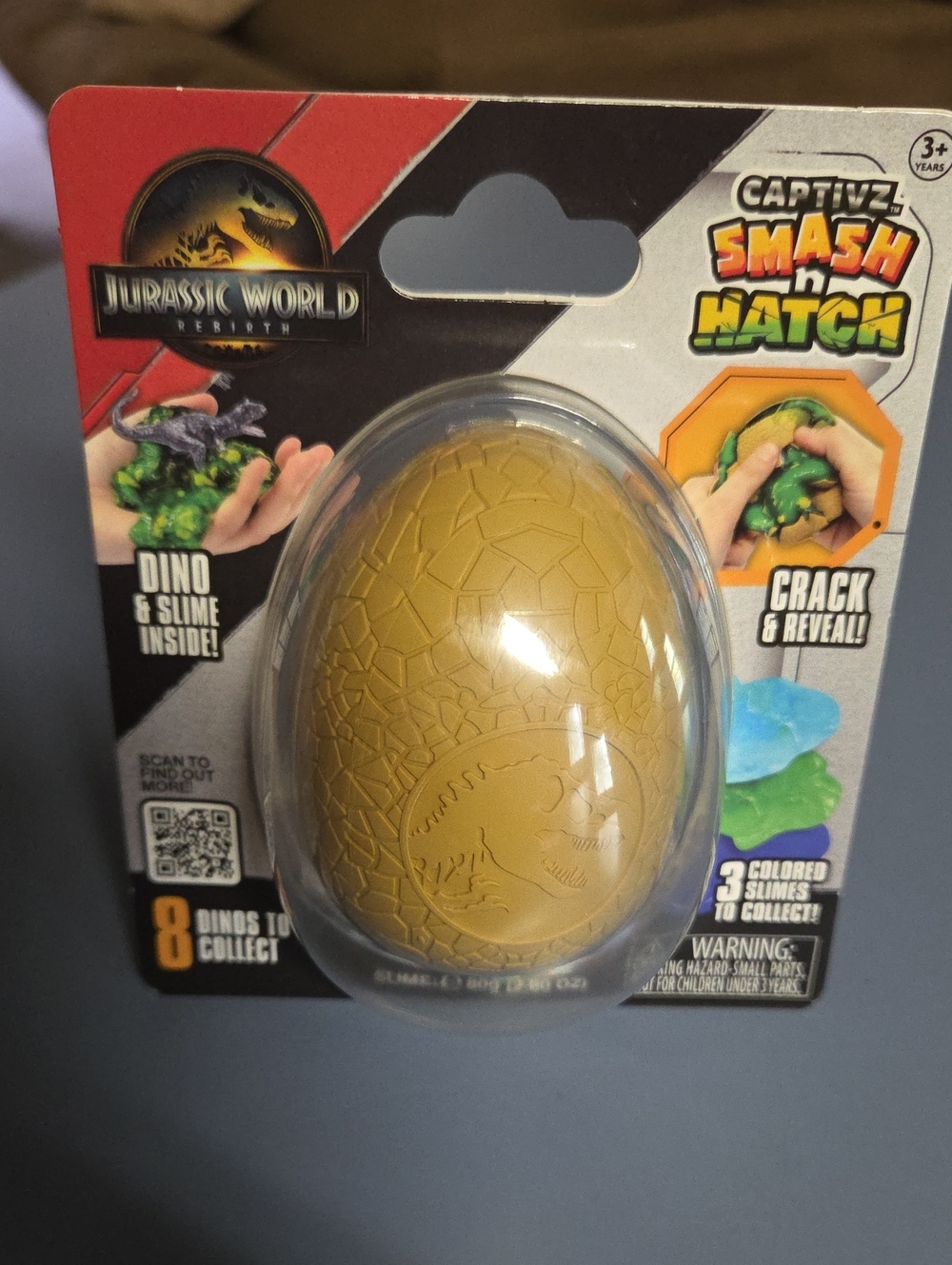 Jurassic World Captivz Smash n Hatch Gold Dino Egg Toy